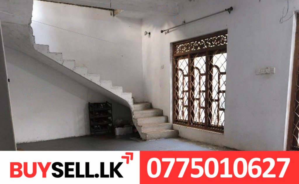 House For Sale with Parking in Kallady